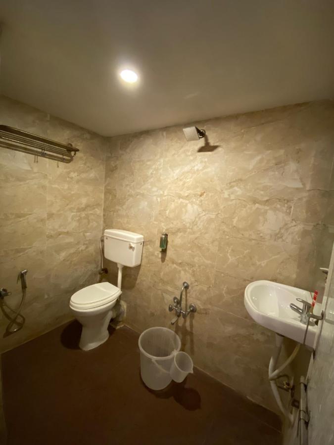 Hotel Riverfront Ahmedabad Exterior photo