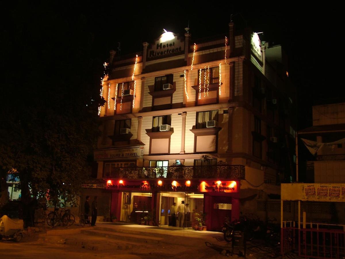 Hotel Riverfront Ahmedabad Exterior photo