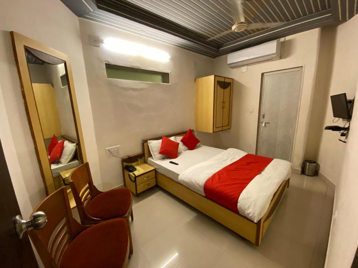 Hotel Riverfront Ahmedabad Exterior photo
