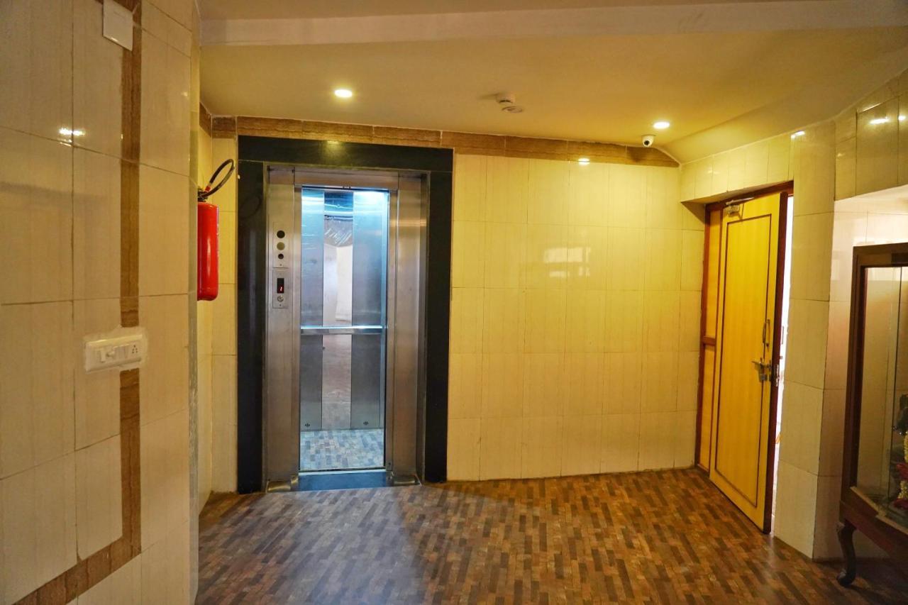 Hotel Riverfront Ahmedabad Exterior photo