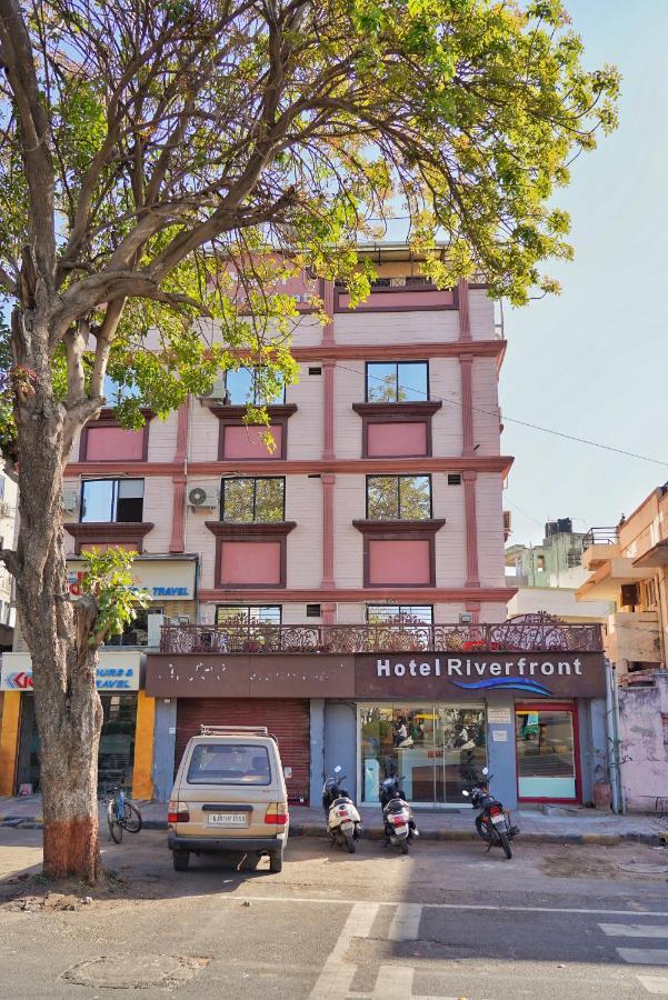 Hotel Riverfront Ahmedabad Exterior photo