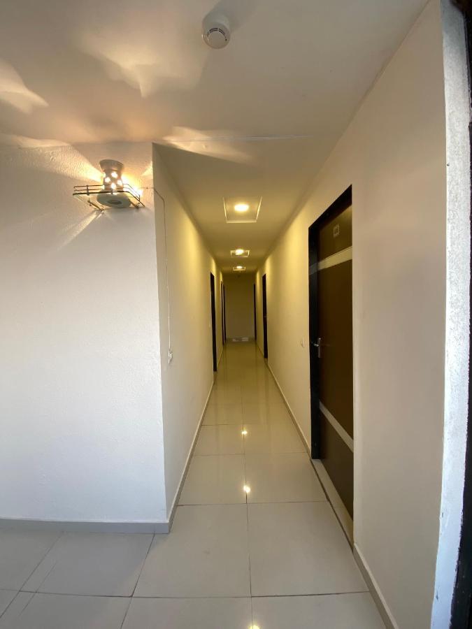 Hotel Riverfront Ahmedabad Exterior photo