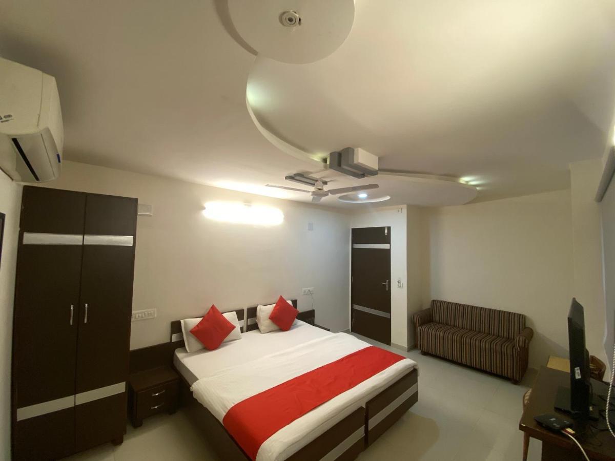 Hotel Riverfront Ahmedabad Exterior photo